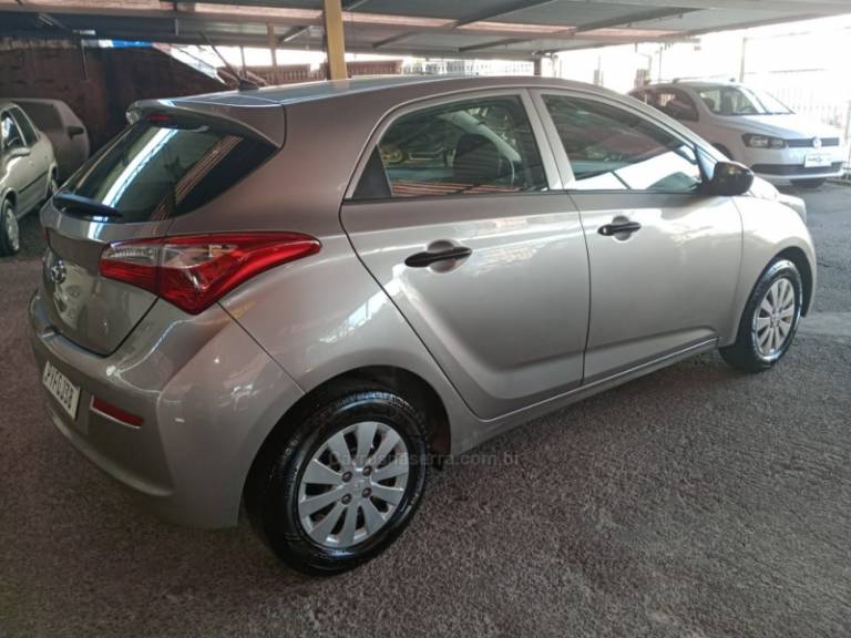 HYUNDAI - HB20 - 2016/2017 - Cinza - R$ 47.900,00