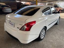 NISSAN - VERSA - 2017/2018 - Branca - R$ 56.900,00