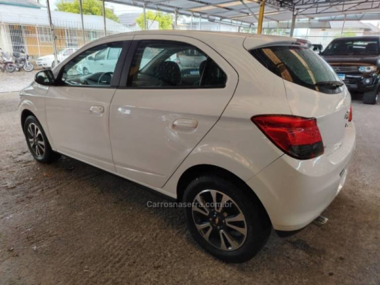 CHEVROLET - ONIX - 2016/2016 - Branca - R$ 54.900,00
