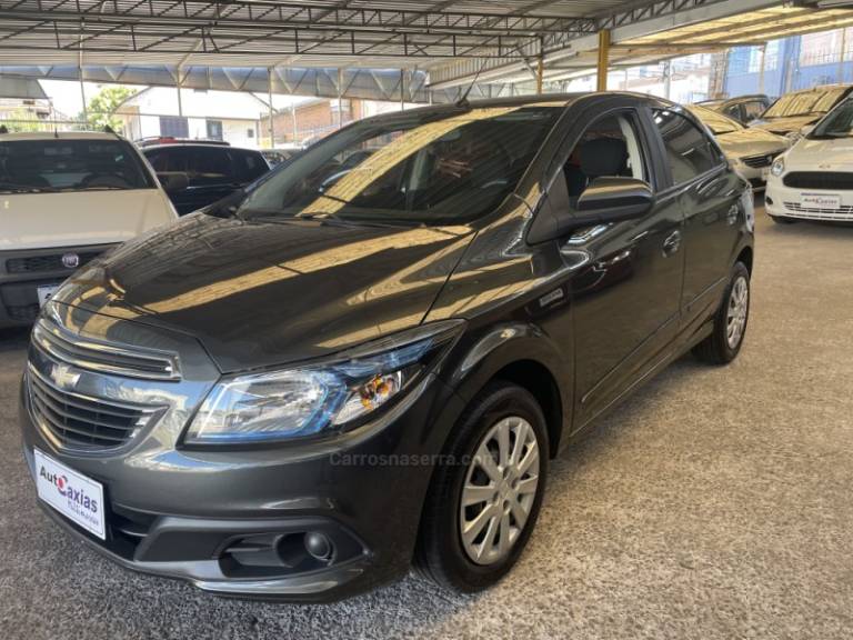 CHEVROLET - ONIX - 2015/2016 - Cinza - R$ 48.900,00