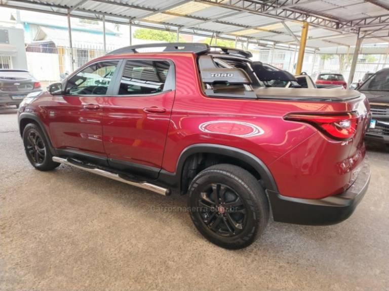 FIAT - TORO - 2021/2021 - Vermelha - R$ 107.900,00