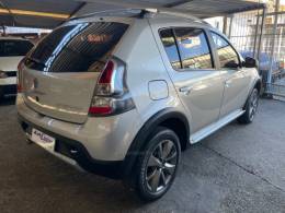 RENAULT - SANDERO - 2013/2013 - Prata - R$ 41.500,00