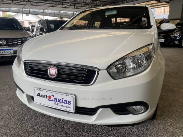 FIAT - GRAND SIENA - 2017/2018 - Branca - R$ 48.900,00