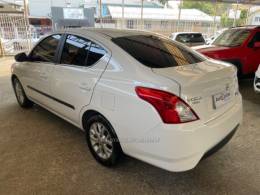 NISSAN - VERSA - 2017/2018 - Branca - R$ 56.900,00