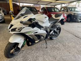 KAWASAKI - NINJA ZX-10R - 2016/2017 - Branca - R$ 72.000,00