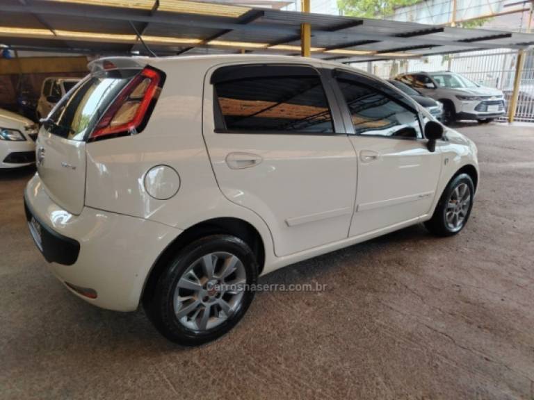 FIAT - PUNTO - 2015/2015 - Branca - R$ 43.900,00