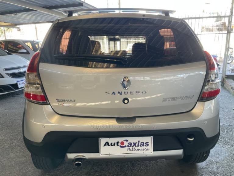 RENAULT - SANDERO - 2013/2013 - Prata - R$ 42.900,00