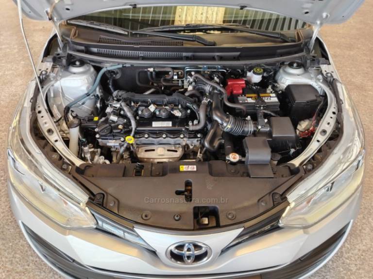 TOYOTA - YARIS - 2021/2021 - Prata - R$ 82.900,00