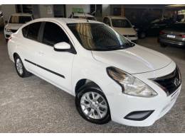 NISSAN - VERSA - 2017/2018 - Branca - R$ 57.900,00