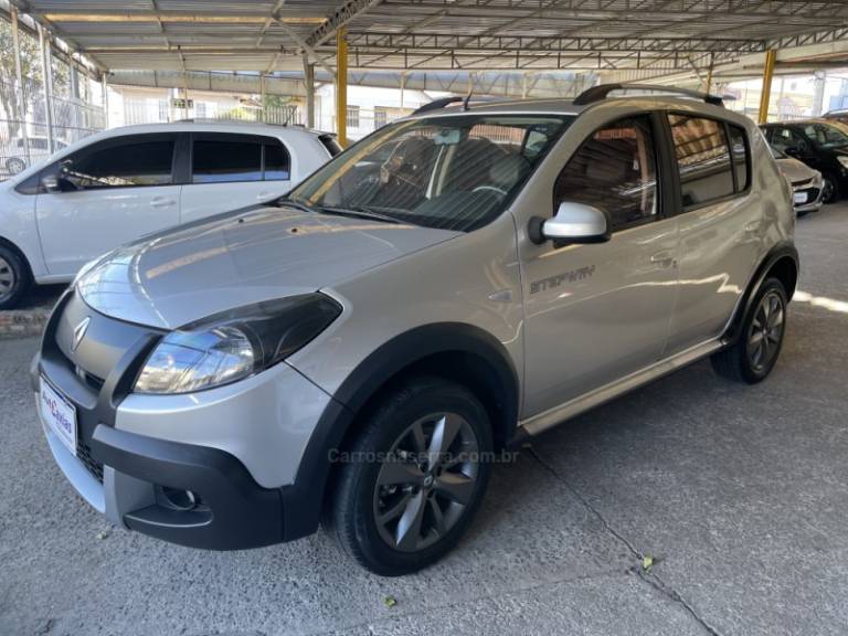 RENAULT - SANDERO - 2013/2013 - Prata - R$ 42.900,00