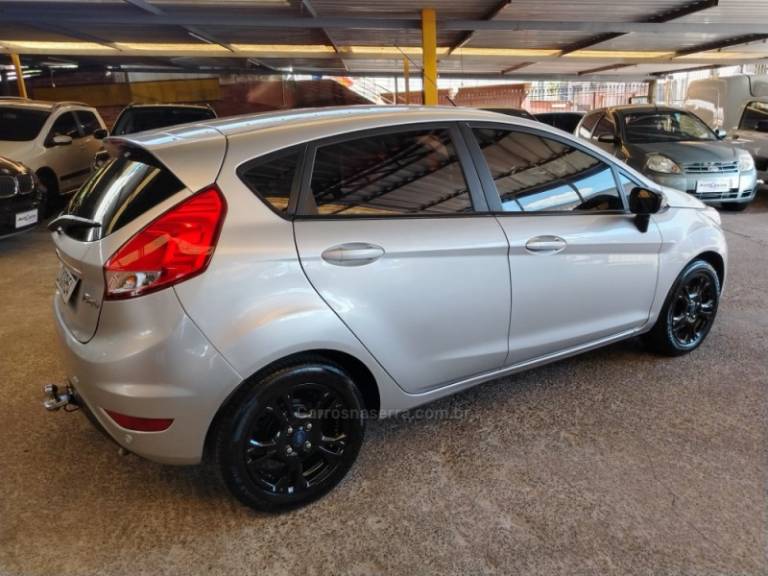 FORD - FIESTA - 2017/2017 - Prata - R$ 53.900,00