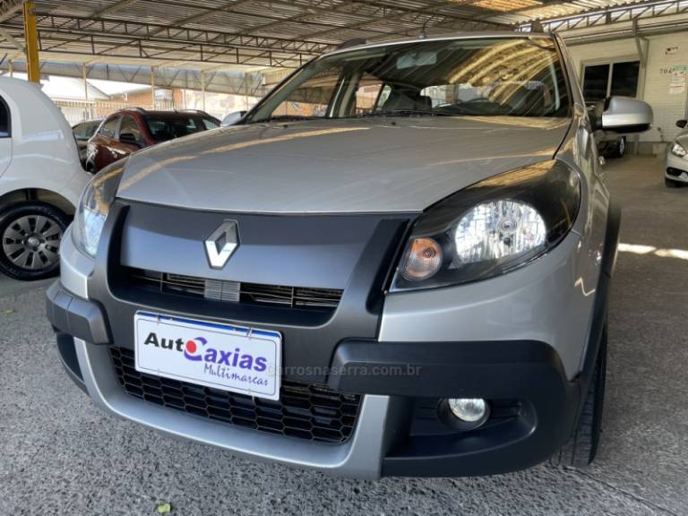 RENAULT - SANDERO - 2013/2013 - Prata - R$ 42.900,00