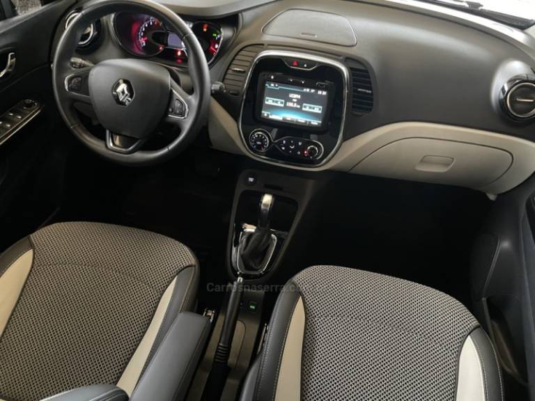 RENAULT - CAPTUR - 2017/2018 - Marrom - R$ 75.900,00