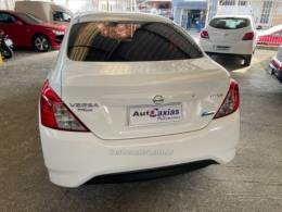 NISSAN - VERSA - 2017/2018 - Branca - R$ 56.900,00