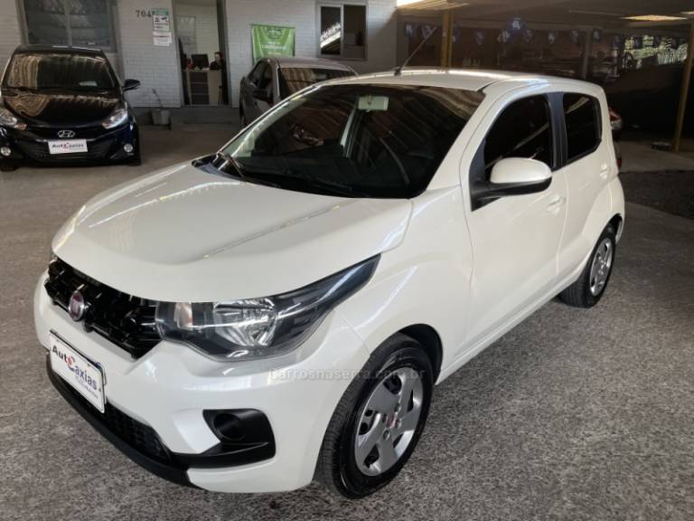 FIAT - MOBI - 2016/2017 - Branca - R$ 44.900,00
