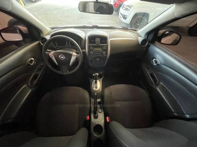 NISSAN - VERSA - 2017/2018 - Branca - R$ 57.900,00