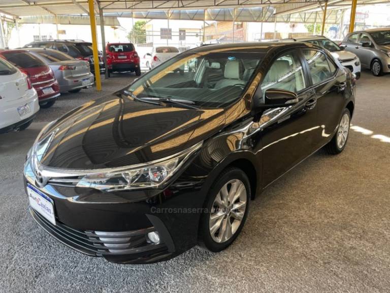 TOYOTA - COROLLA - 2017/2018 - Marrom - R$ 104.000,00