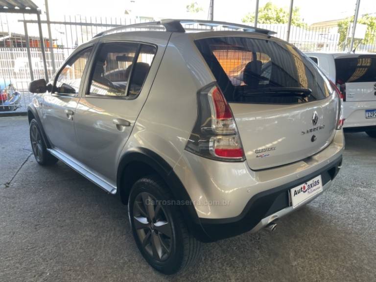 RENAULT - SANDERO - 2013/2013 - Prata - R$ 42.900,00