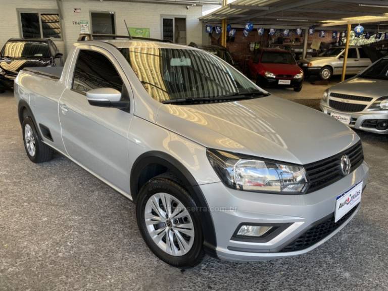 VOLKSWAGEN - SAVEIRO - 2017/2018 - Prata - R$ 62.500,00