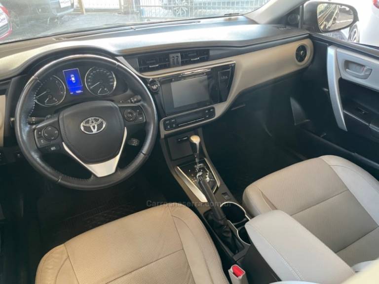 TOYOTA - COROLLA - 2017/2018 - Marrom - R$ 104.000,00