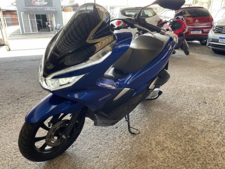 HONDA - PCX - 2022/2022 - Azul - R$ 18.500,00