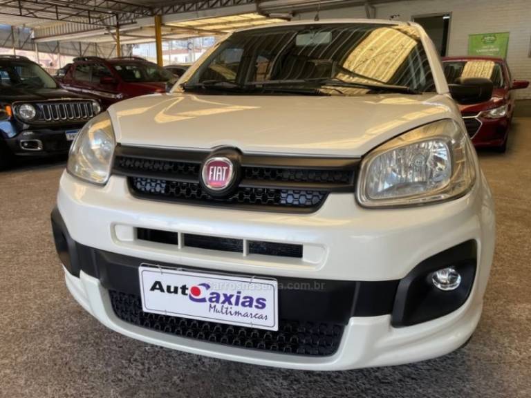 FIAT - UNO - 2017/2017 - Branca - R$ 43.500,00