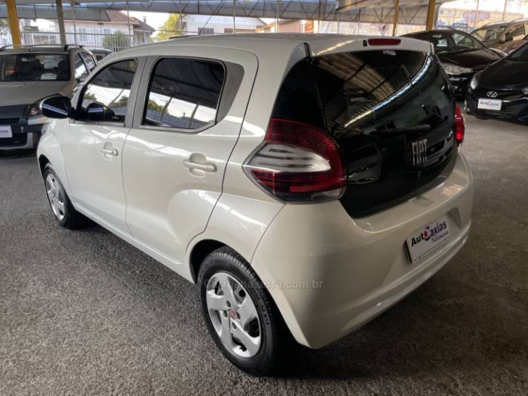 FIAT - MOBI - 2016/2017 - Branca - R$ 44.900,00