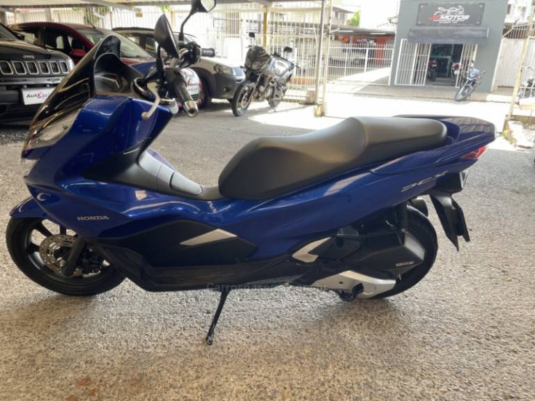 HONDA - PCX - 2022/2022 - Azul - R$ 18.500,00