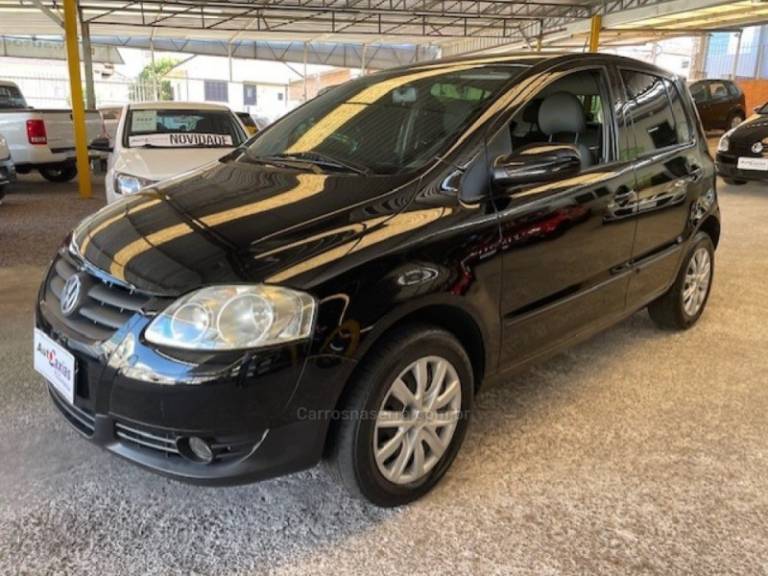 VOLKSWAGEN - FOX - 2009/2010 - Preta - R$ 28.000,00